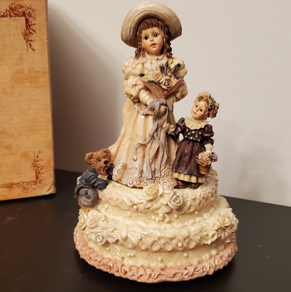 Yesterday's Child Wedding March Music Box 272052 - Picture 1 of 16